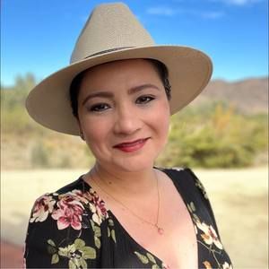 Meet your Posher, Mayra